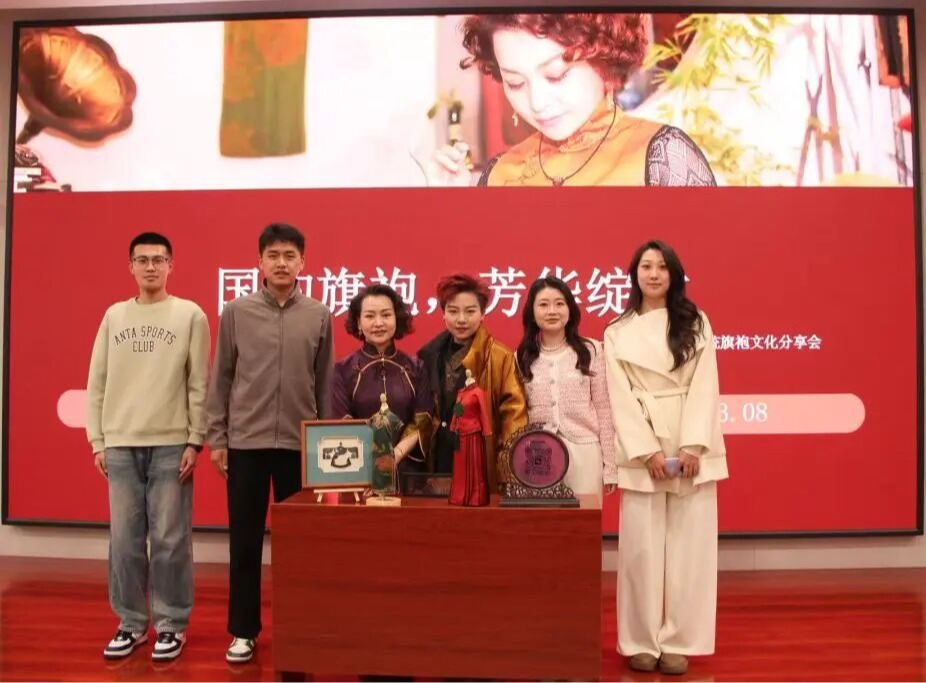 “君子之行”辅导员工...